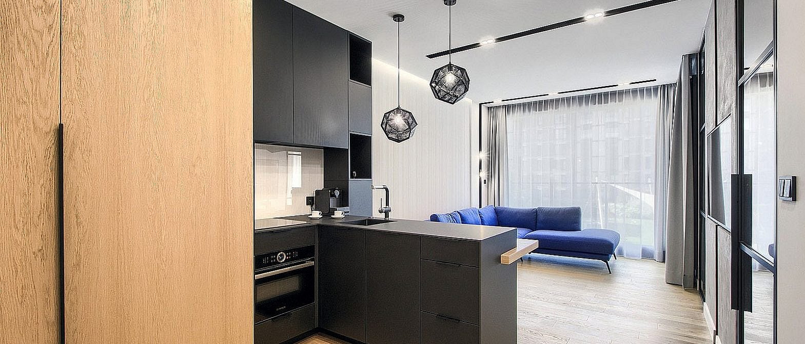 Projekt apartamentu salon z aneksem kuchennym w czerni